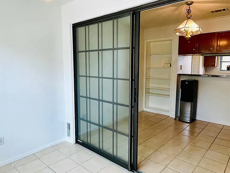 1510 W North Loop Blvd #822 — Photo 8