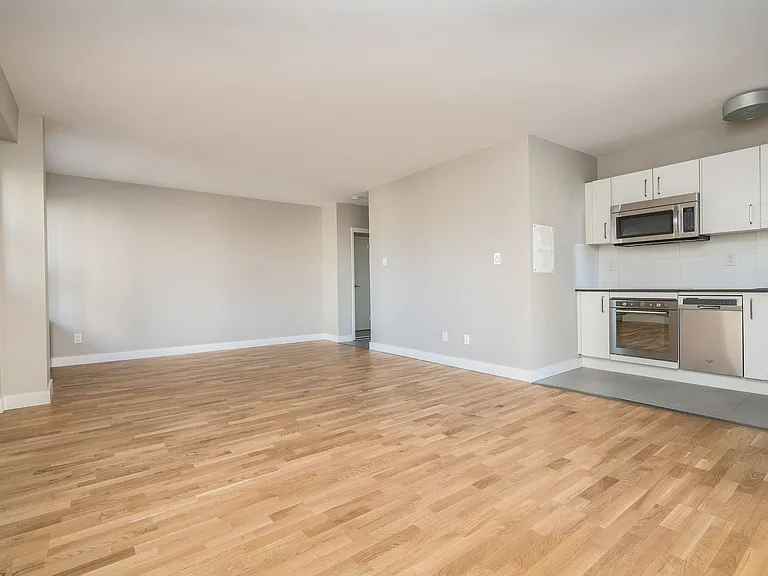 99 Tyndall Ave — Photo 8