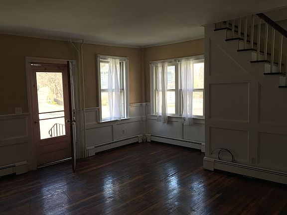 4th image of 21 Pioneer St