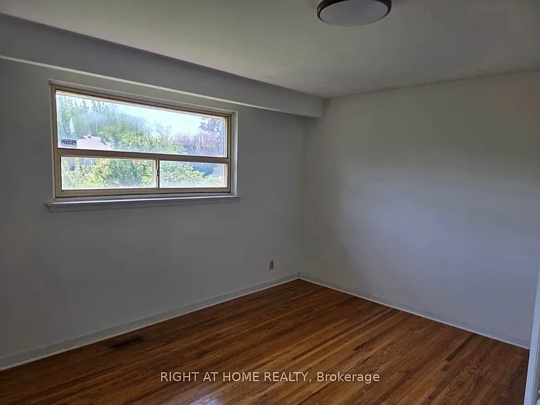 1010 Bloor St — Photo 14