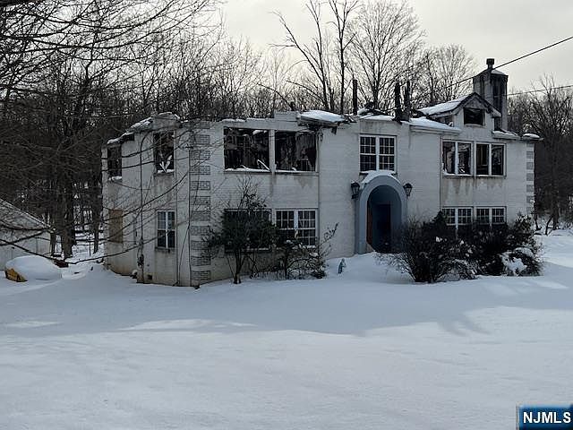 2nd image of 18 Lake Rd