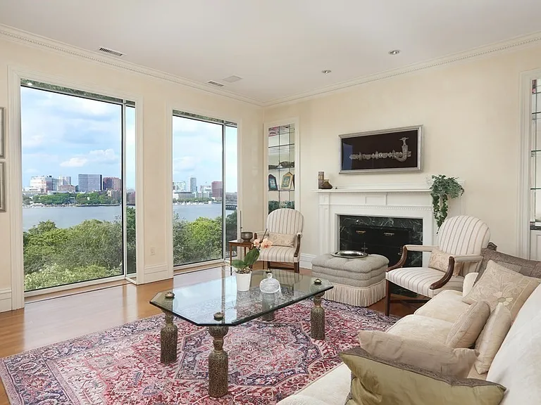 412 Beacon St #9 — Photo 2