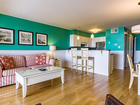 4th image of 1311 S Lake Park Boulevard #20b