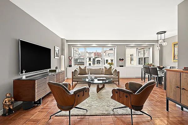 1st image of 20 E 9th St #6M