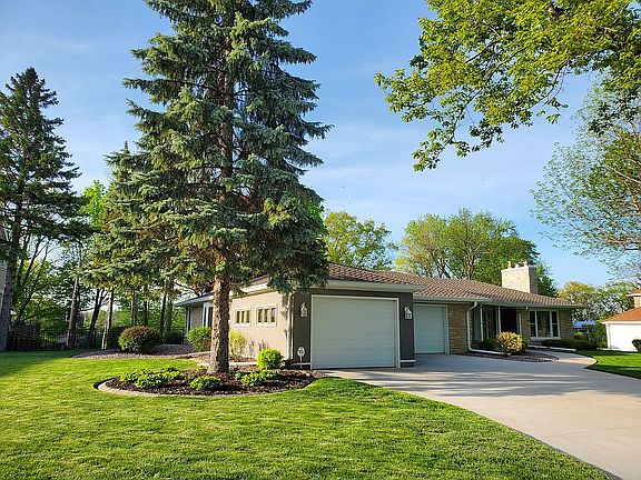 3rd garage w/workbench