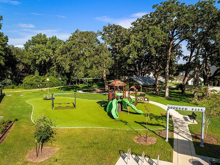 15330 Legacy Park Way — Photo 45