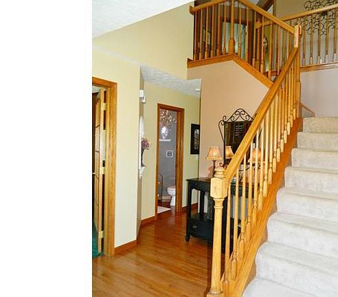 2nd image of 190 Kingston Dr