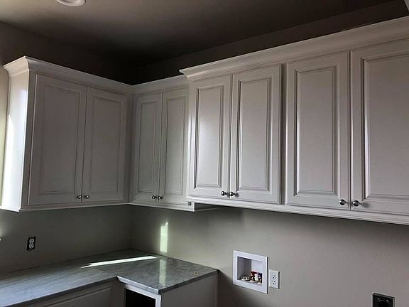 5th image of 806 W 9th St