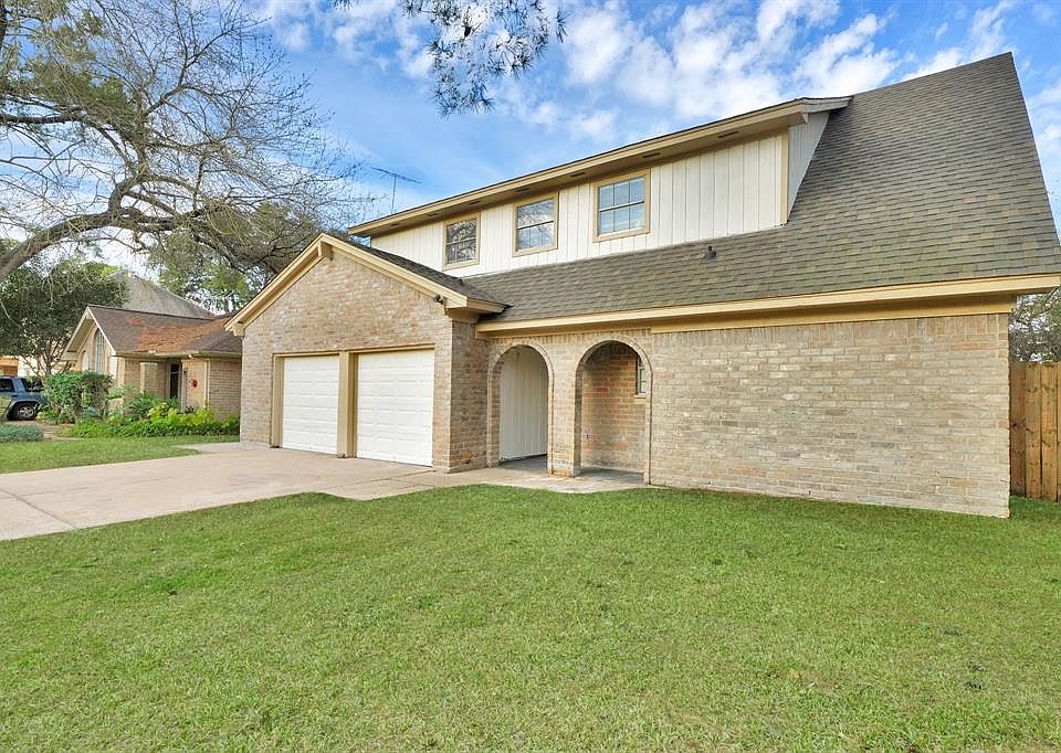 1st image of 16250 Hollow Wood Dr