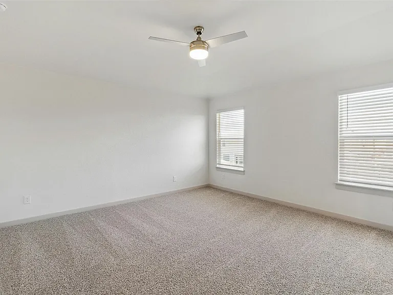 320 Fairfax Ave — Photo 15