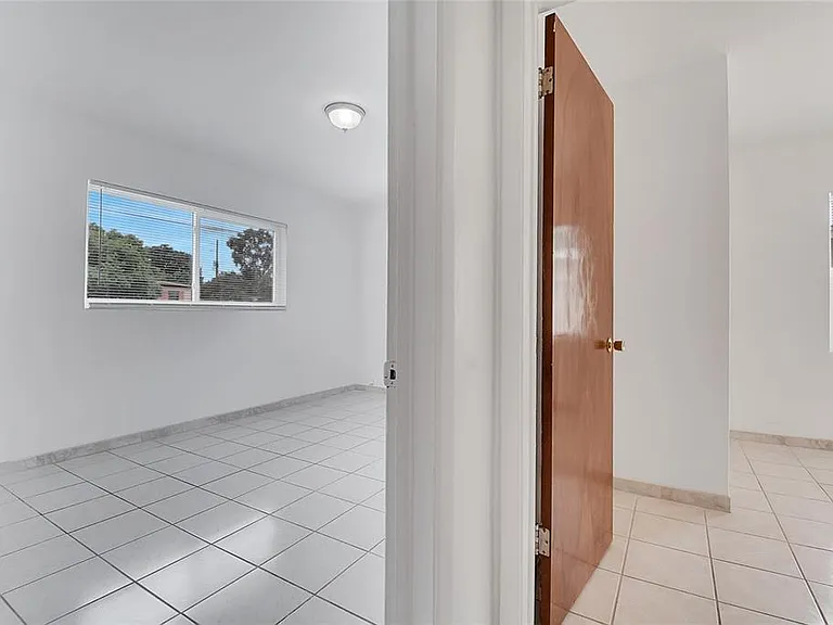 1040 San Luis Dr — Photo 27