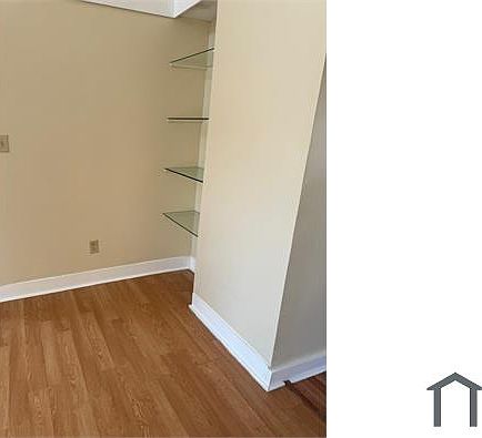 3rd image of 16 Vine St