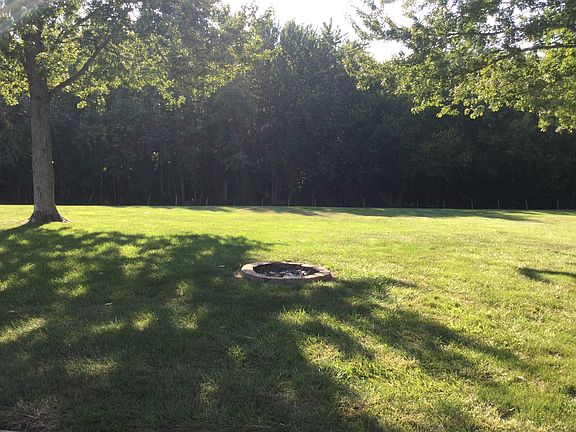 3rd image of 40 Devine Dr