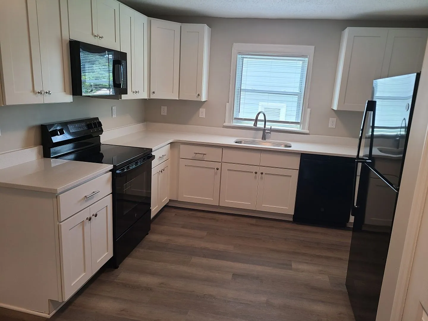 1147 W Academy Street — Photo 2