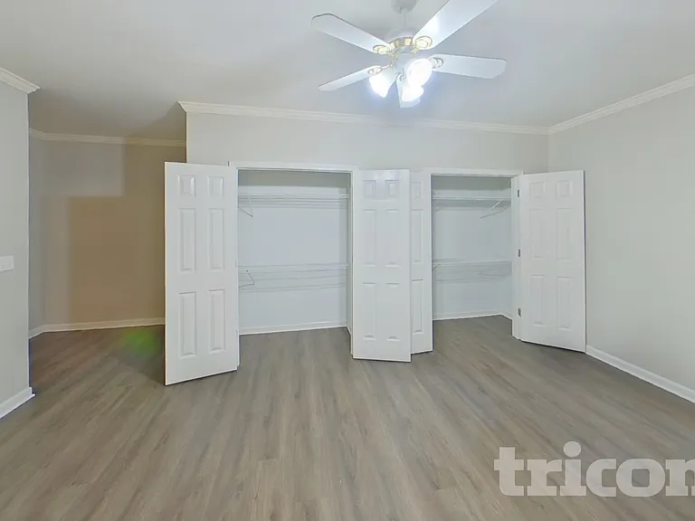 1260 Castle Pointe Ln — Photo 16
