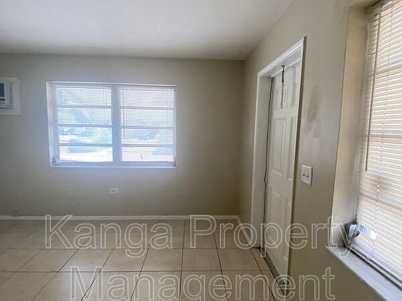 3rd image of 918 11th Ave N