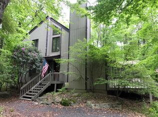 201 Leatherstocking Ln, Pocono Pines, PA