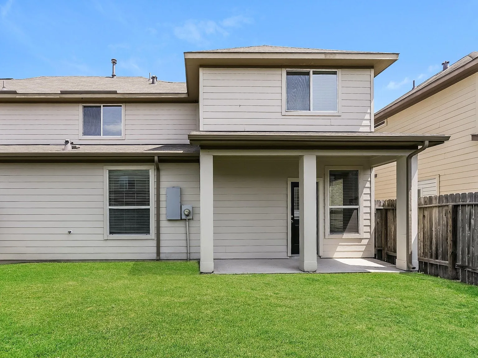3 bed, 2.5 bath, 1639 sqft, $1,800 — Photo 3