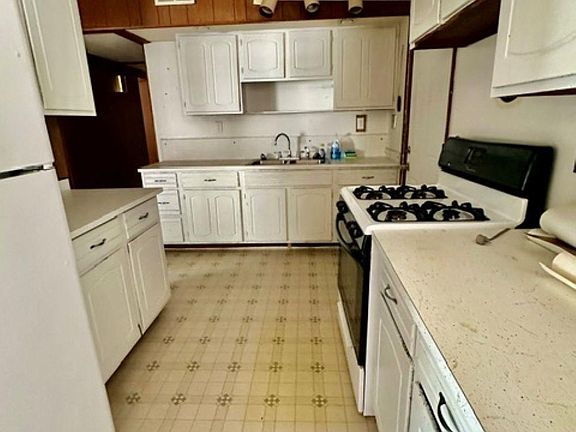 3rd image of 125 Cottonwood Ct
