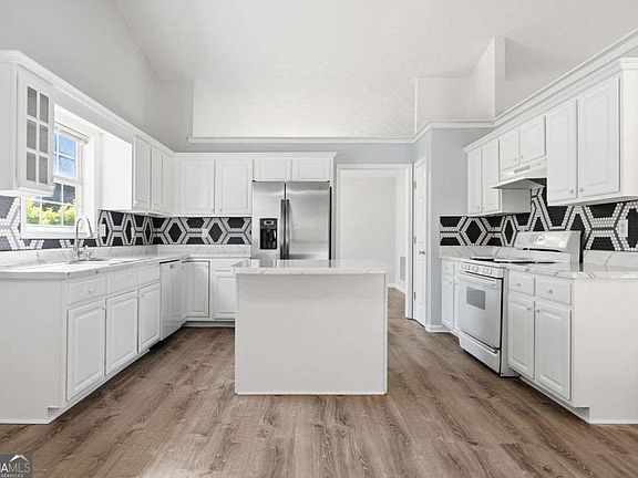 12th image of 540 Sterling Hill Dr