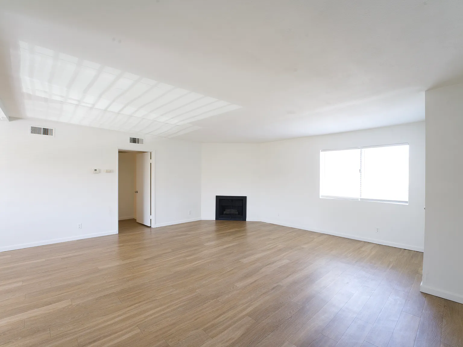 2 bed, 985 sqft, $2,500 — Photo 3