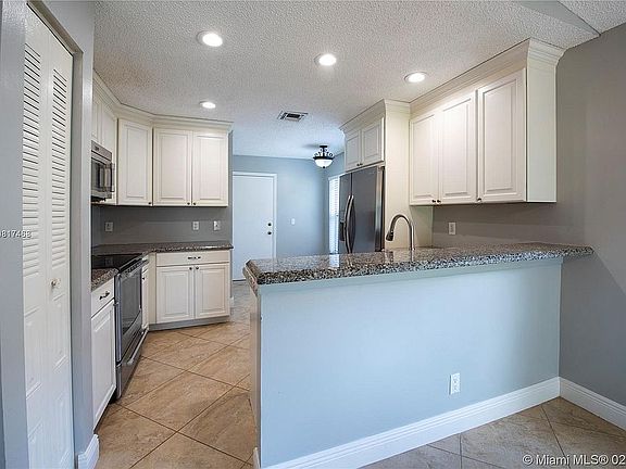 4th image of 9121 Lake Park Cir N