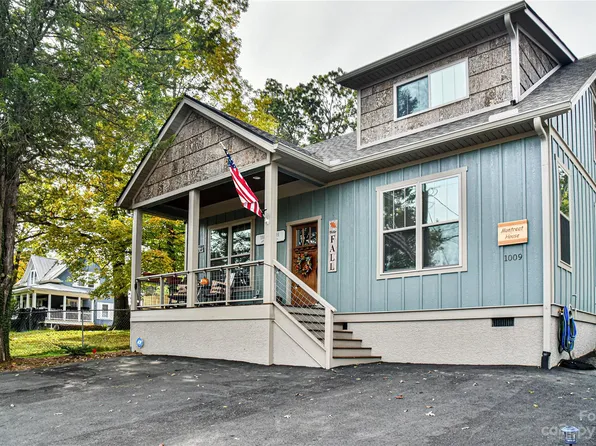 1009 Montreat Rd, Black Mountain, NC 28711