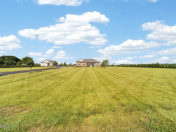 4th image of 400 Township Road 141