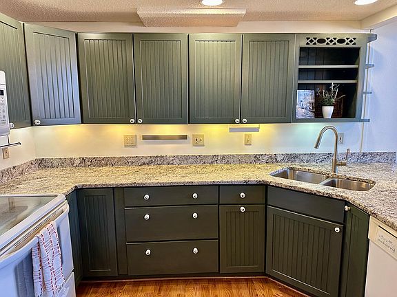 4th image of 405 Main St APT 304