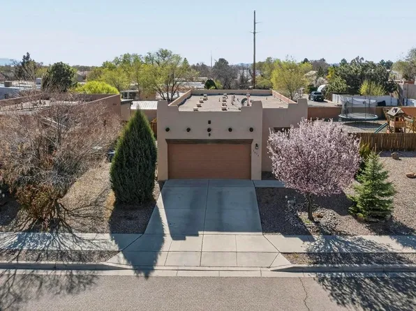 3074 Floras Del Sol St, Santa Fe, NM 87507