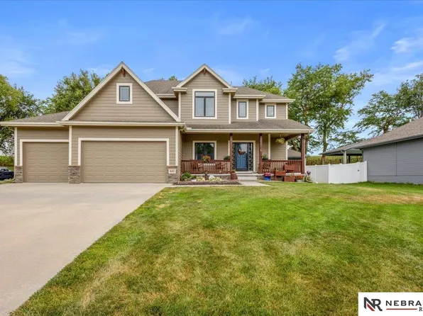 5251 Waterford Avenue Cir, Papillion, NE 68133