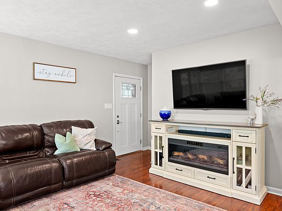 4th image of 1217 Crawford Dr