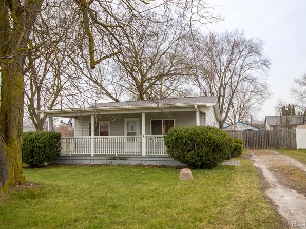 1046 Elstner St, Mount Morris, MI 48458