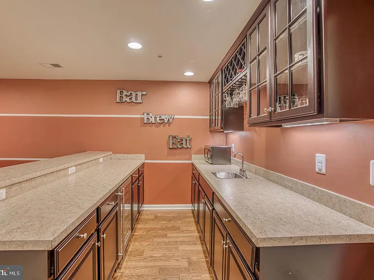 728 Falcon Ln — Photo 27