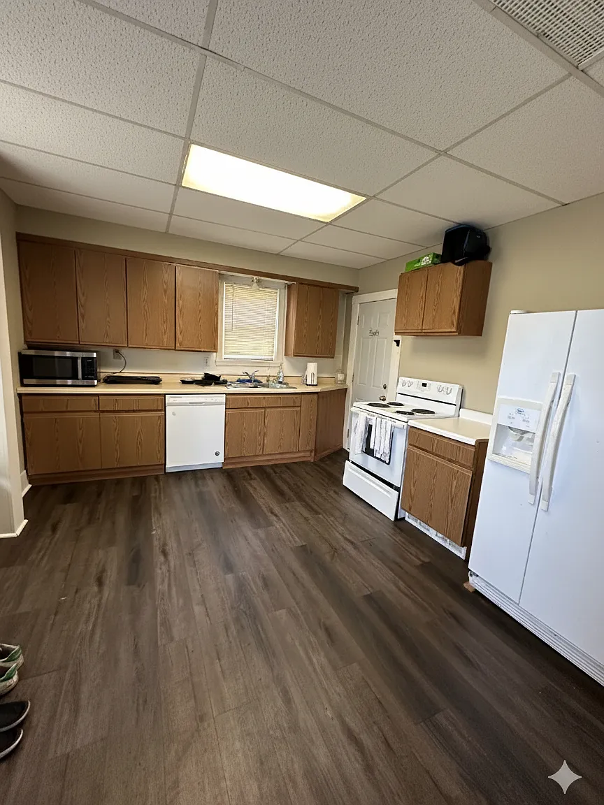 3 bed, 1.0 bath, 1100 sqft, $795 — Photo 2
