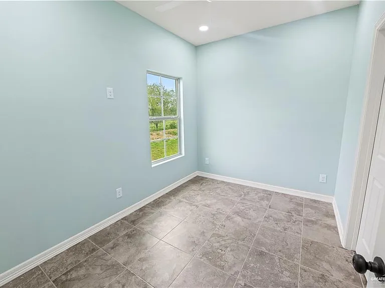 1401 E Karen St #B — Photo 7