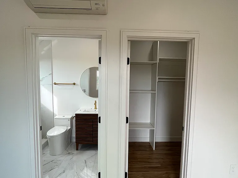 505 S Vine St #505 — Photo 10