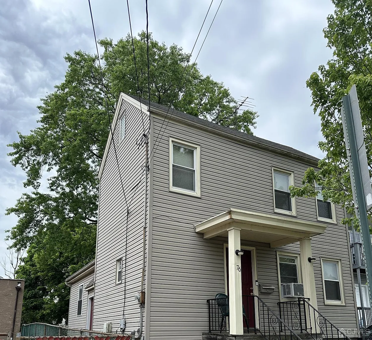76 Guilden St photo 1