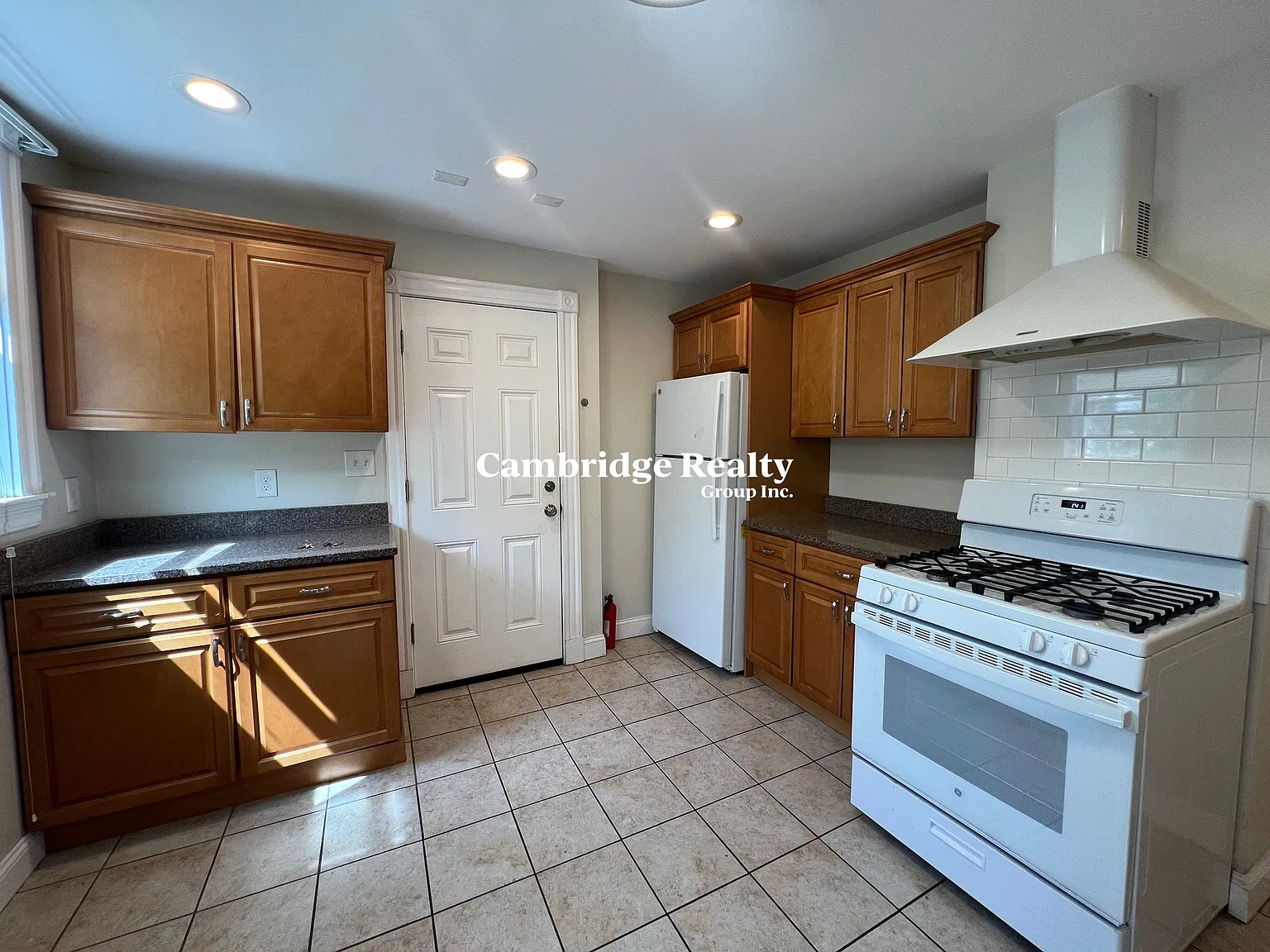 2 bed, 1.0 bath, 1100 sqft, $2,975 — Photo 3