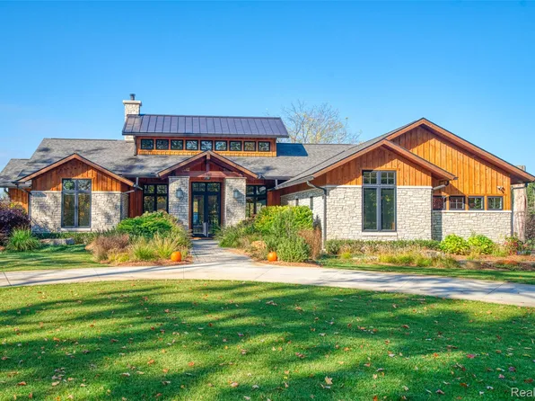 1260 Pingree Rd, Howell, MI 48843