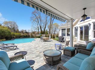 8 Country Ln, Hampton Bays, NY 11946