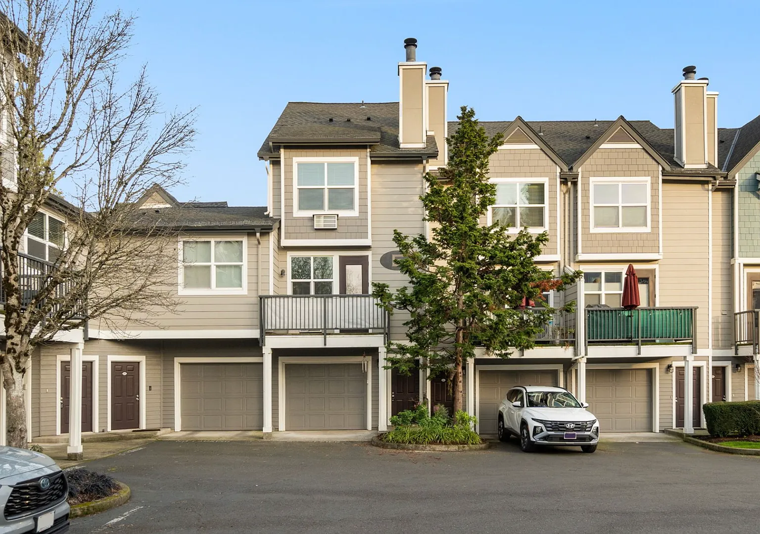 Live in Comfort, Convenience & Style Near the Vancouver Waterfront — Photo 2