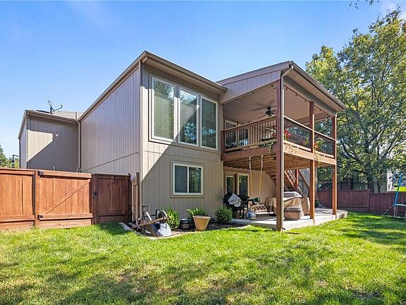 3rd image of 302 Summerfield Dr