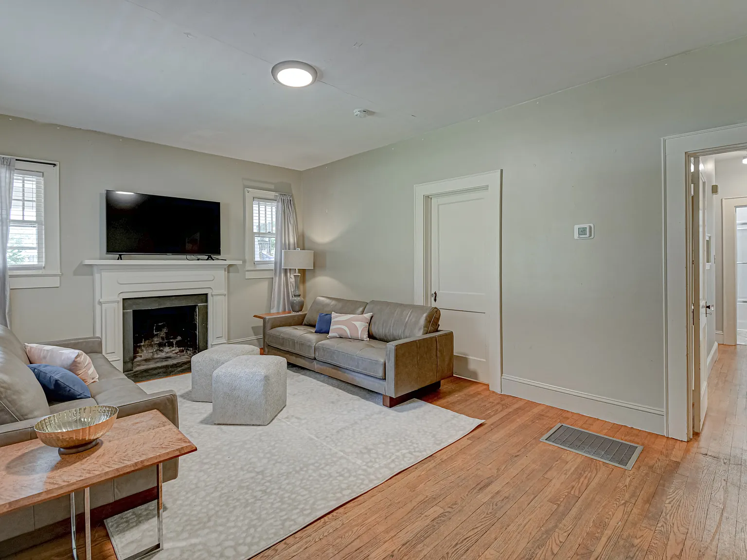 4 bed, 2045 sqft, $5,000 — Photo 3