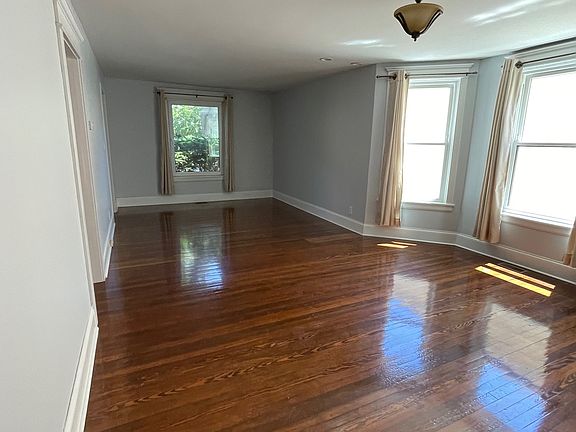 3rd image of 2118 Ewing Ave #1