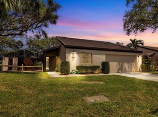 3745 Glen Oaks Manor Dr, Sarasota, FL 34232