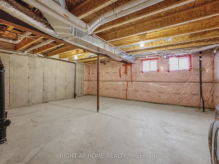 1235 Mulroney Hts — Photo 37