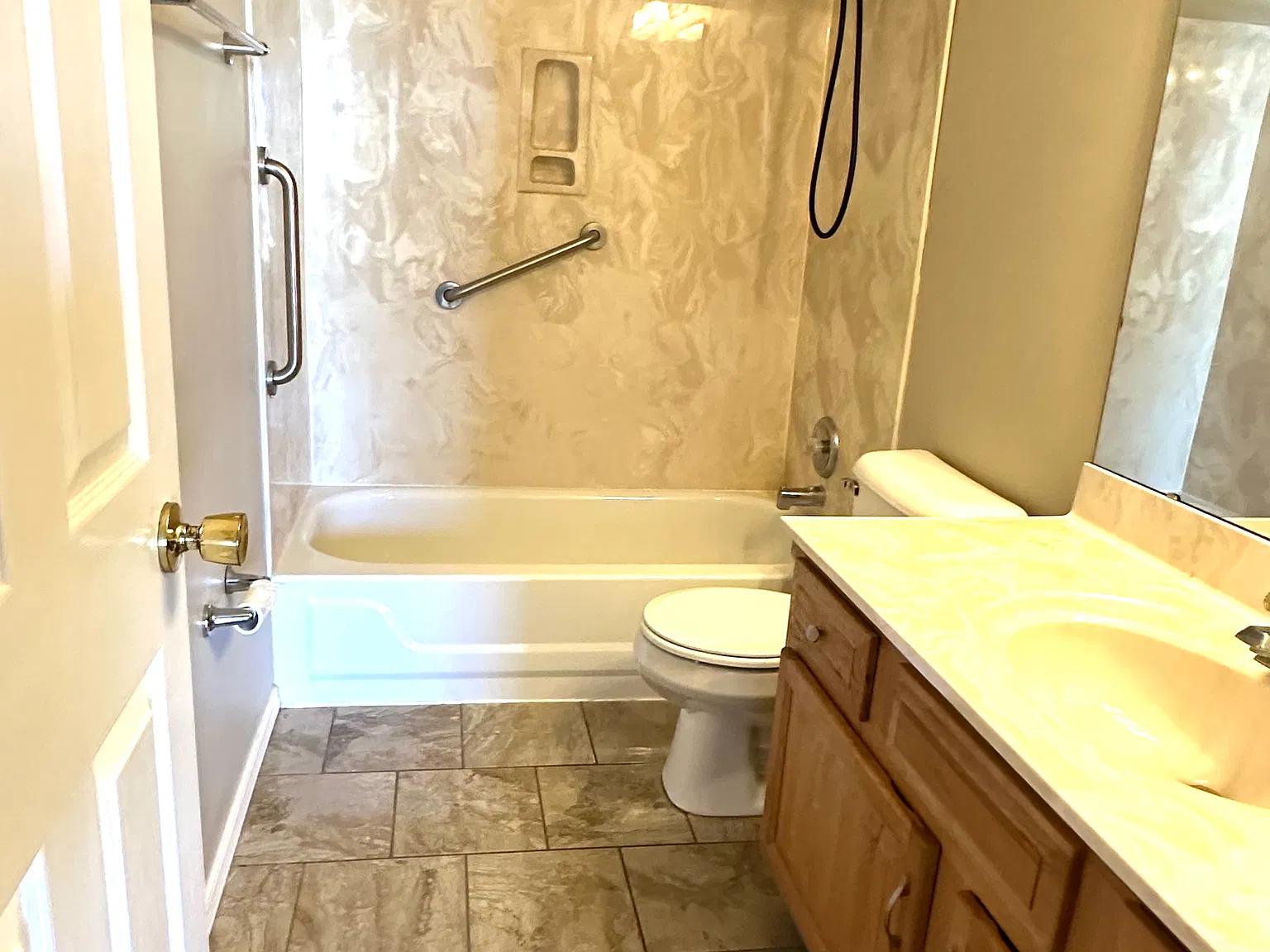 3 bed, 1444 sqft, $2,400 — Photo 4