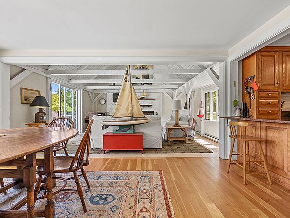 4th image of 555 Pool St #555