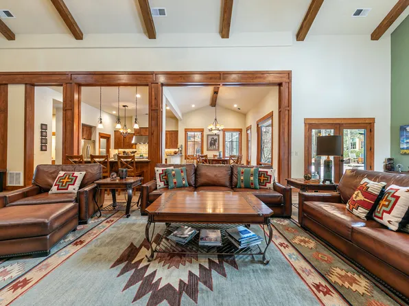 11172 Comstock Dr, Truckee, CA 96161